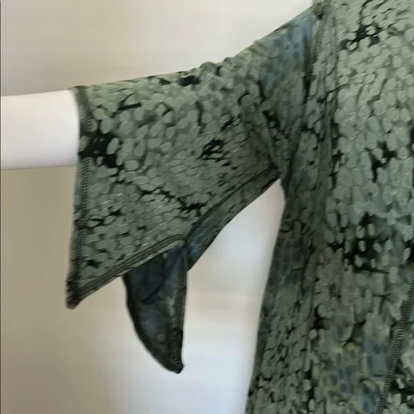 Dunia, Woman’s Size XL Asymmetrical Green Tunic Top - Picture 5 of 10